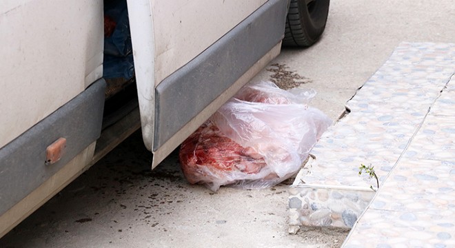 Afyonkarahisar'da kan sızan araçtan sakatat çıktı