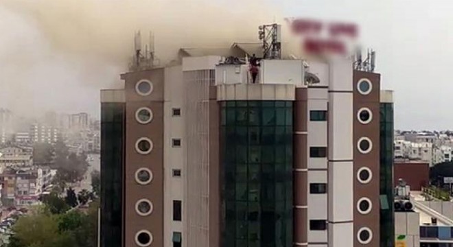 Antalya'da, 4 yıldızlı otelin çatısında yangın