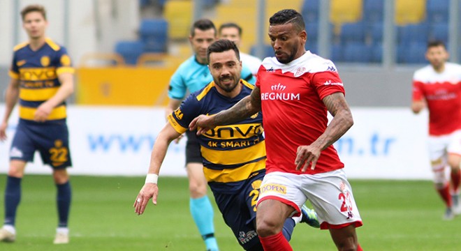 Antalyaspor'un deplasman galibiyet hasreti 6 haftaya çıktı