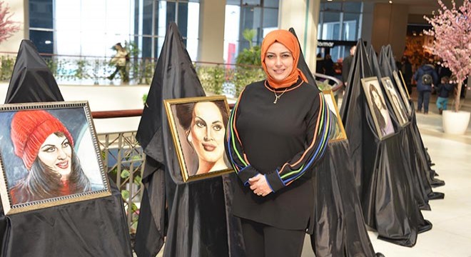 Hayranı olduğu Türkan Şoray'ın yağlıboya portrelerini yaptı