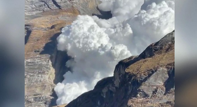 Himalaya dağlarındaki çığ felaketi kamerada
