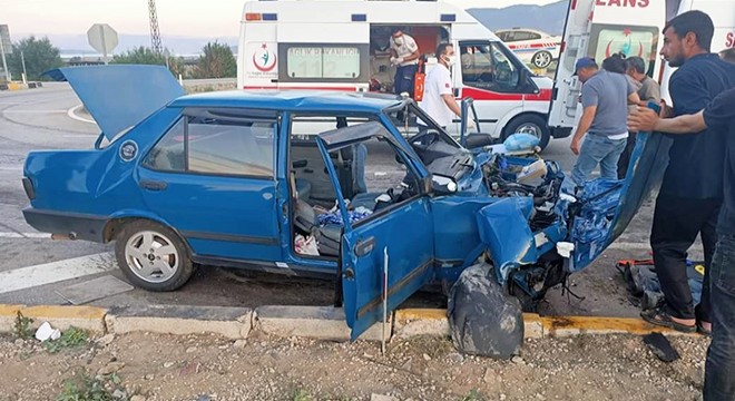 Isparta'da otomobiller çarpıştı: 9 yaralı