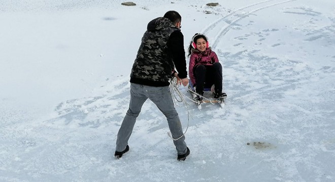 Karabük'te gölet buz tuttu