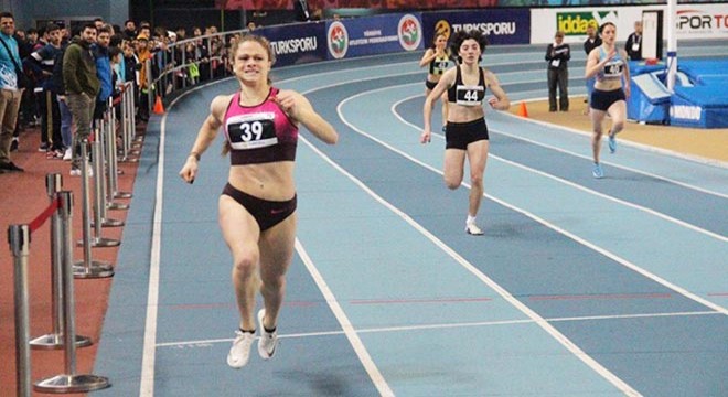 Milli atlet Simay Özçiftçi'den 300 metre rekoru