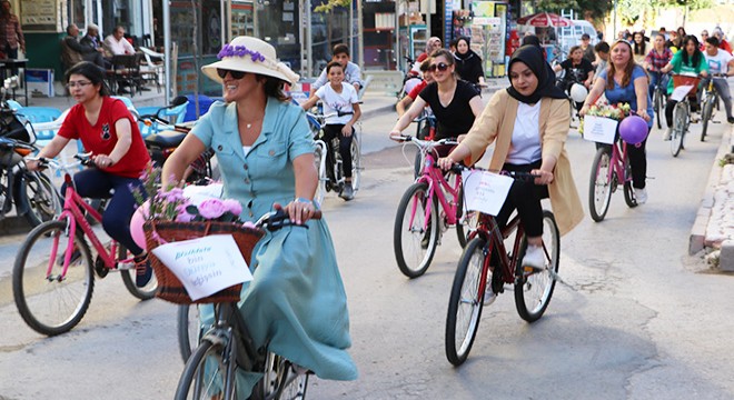 Sandıklı'da Süslü Kadınlar Bisiklet Turu