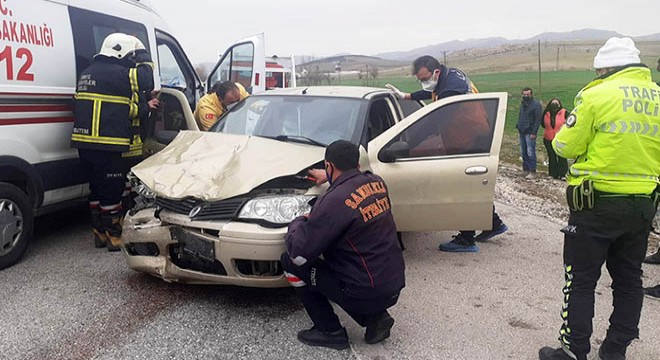 Sandıklı'da kaza: 5 yaralı