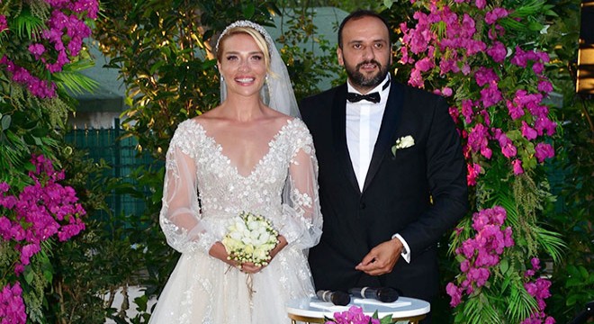 Sunucu Cansu Canan Özgen, Bodrum'da evlendi