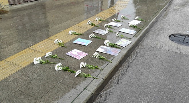 Üniversiteli Gizem'in öldüğü yere 19 çiçek bırakıldı