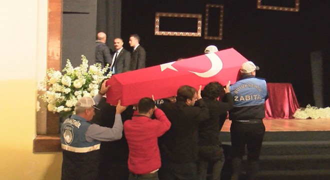 Yıldız Kenter'in cenazesi Kenter Tiyatrosu'na getirildi