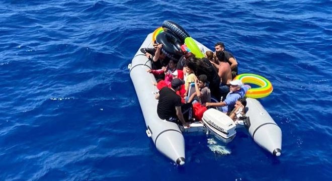 Yunanistan’ın geçit vermediği 60 göçmen kurtarıldı
