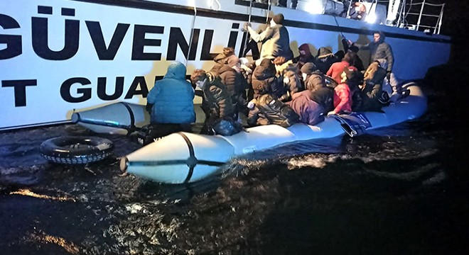 Yunanistan unsurlarınca geri itilen kaçak göçmenler kurtarıldı
