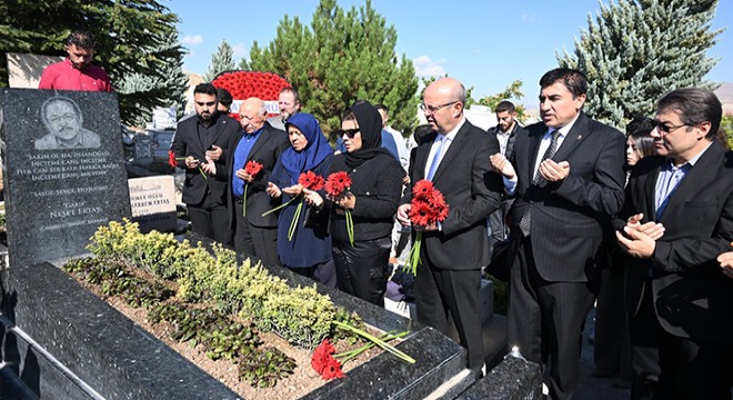 'Bozkırın Tezenesi' mezarı başında anıldı