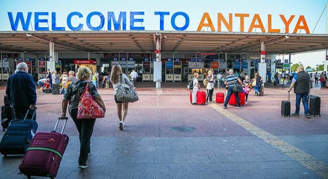 'İsrail'den Antalya'ya uçuşlar önceden planlandığı gibi'