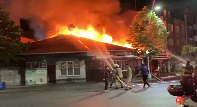 Sultangazi'de iş yeri yangını