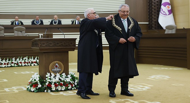 AYM'nin yeni üyesi Metin Kıratlı yemin etti