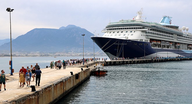 Alanya'ya yılın ilk kruvaziyeri geldi