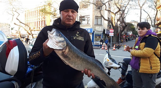 Amatör balıkçı, 6 kilo 380 gram ağırlığında levrek avladı