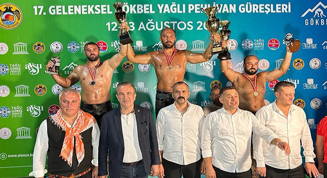 Antalya Gökbel'de başpehlivan Ali Gürbüz oldu