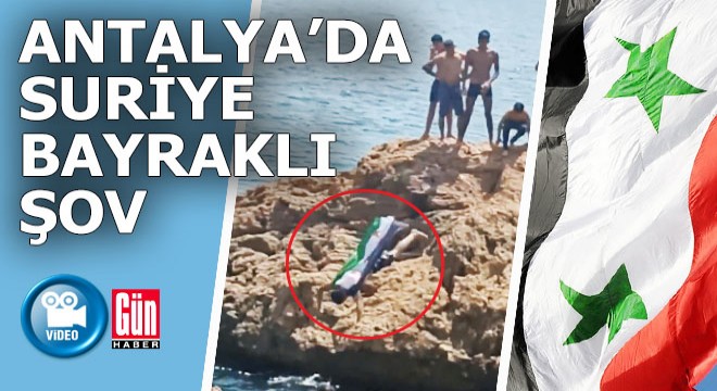 Antalya Konyaaltı Sahili'nde sığınmacı gençlerin Suriye bayraklı şovu