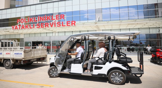 Antalya Şehir Hastanesi'nde hastalar elektrikli araçlar ile taşınıyor