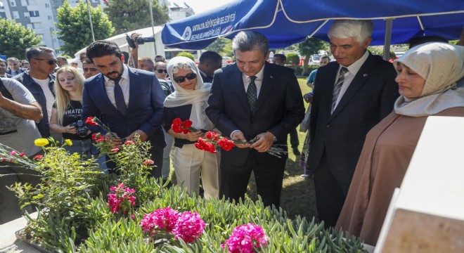 Antalya Şehitliği'nde duygu dolu 15 Temmuz anması