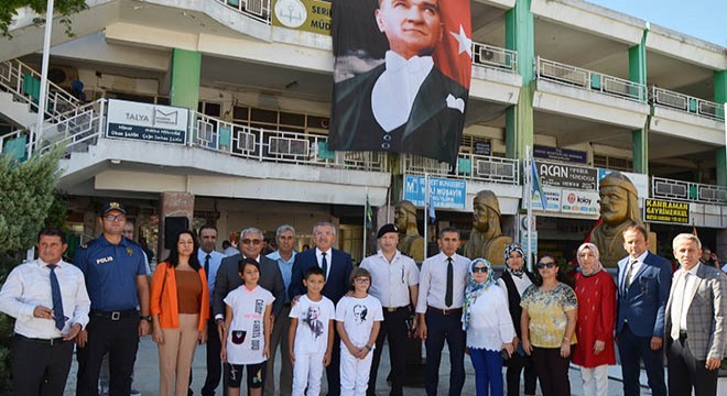 Antalya Serik'te İlköğretim Haftası töreni