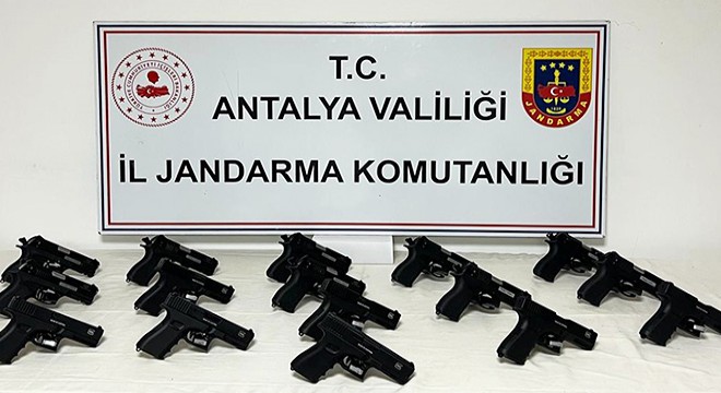 Antalya'da 16 ruhsatsız tabanca ele geçirildi