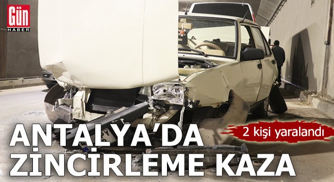 Antalya'da 4 araç zincirleme kazaya karıştı: 2 yaralı