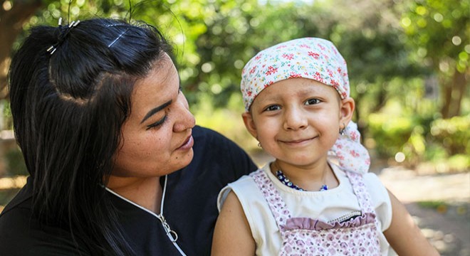 Antalya'da 5 yaşındaki lösemili kıza, annesinden ilik nakledildi