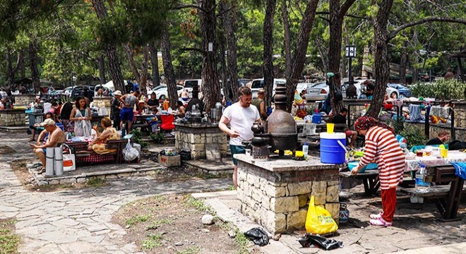 Antalya'da 9 günde mesire alanlarına 131 bin kişi giriş yaptı