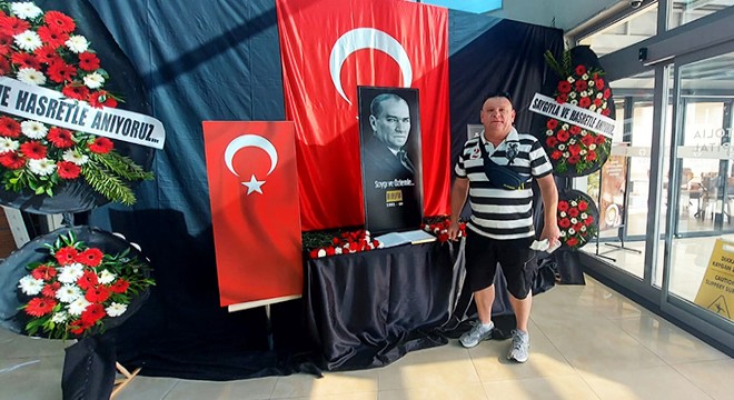 Antalya'da Alman turistin 'Atatürk' saygısı