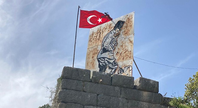 Antalya'da Atatürk resmi yenileniyor