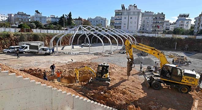 Antalya'da Deniz Baykal Spor Tesisleri'nin inşaatı devam ediyor