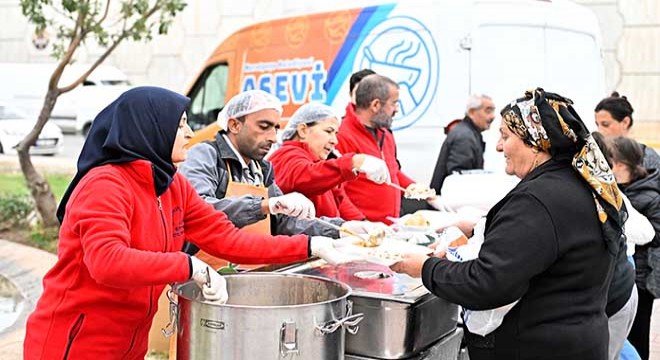 Muratpaşa 'Komşu Sofrası'nda ilk ikram