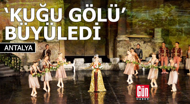 Antalya'da 'Kuğu Gölü' büyüledi