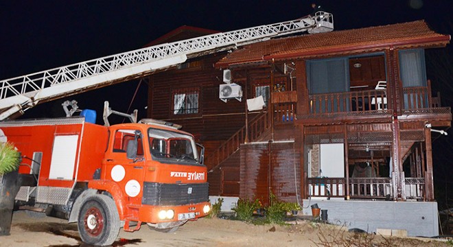 Antalya'da ahşap evin bacasındaki yangın söndürüldü