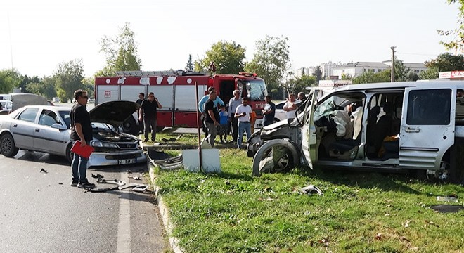 Antalya'da ailesini havalimanına bırakıp dönerken kazada yaralandı