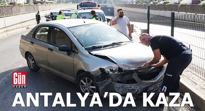 Antalya'da alt geçit çıkışında kaza