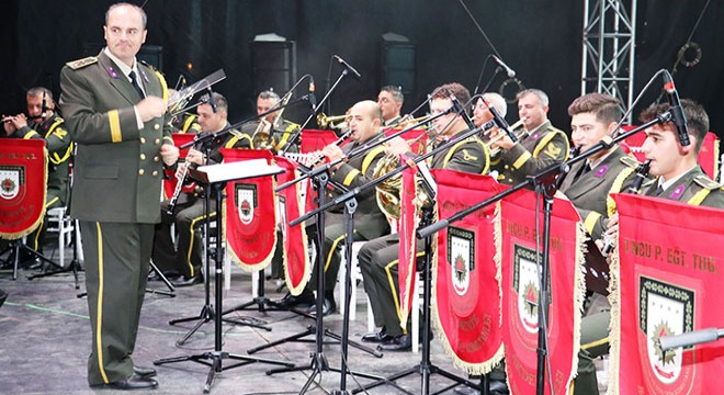 Antalya'da askeri bandodan bayram konseri