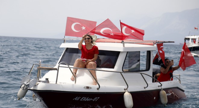 Antalya'da balıkçılardan tekneli kortej