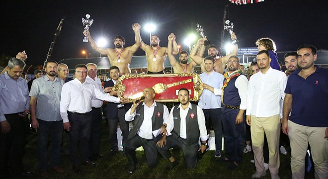 Antalya'da başpehlivan Yusuf Can Zeybek oldu