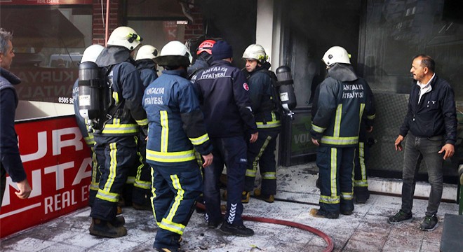 Antalya'da bisiklet tamirhanesinde yangın