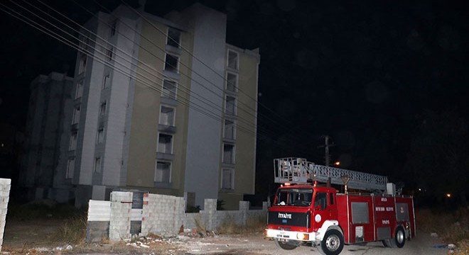 Antalya'da boş inşaatta yangın