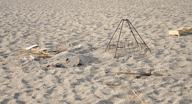 Antalya'da caretta yuvası üzerinde mangal yakan 2 kişiye ceza