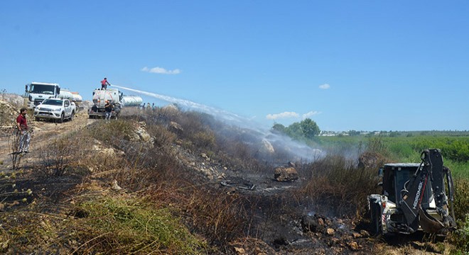 Antalya'da çöplük yangını büyümeden söndürüldü