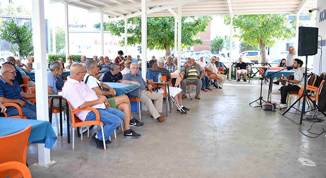 Antalya'da emekliler konserle eğlendi