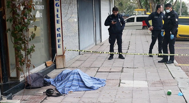 Antalya'da evsiz, ölü bulundu