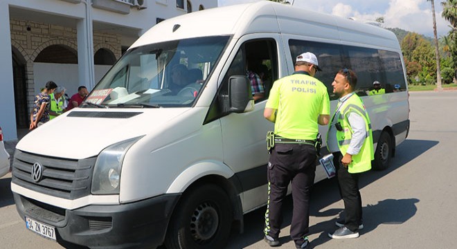 Antalya'da kaçak taşımacılara sıkı denetim