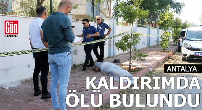 Antalya'da kaldırımda ölü bulundu