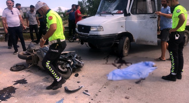 Antalya'da kamyonetin çarptığı motosikletli öldü